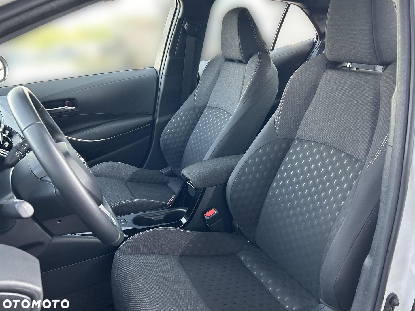Toyota Corolla 1.8 Hybrid Comfort - 10