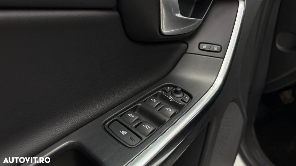 Volvo XC 60 D5 AWD Aut. Summum - 25