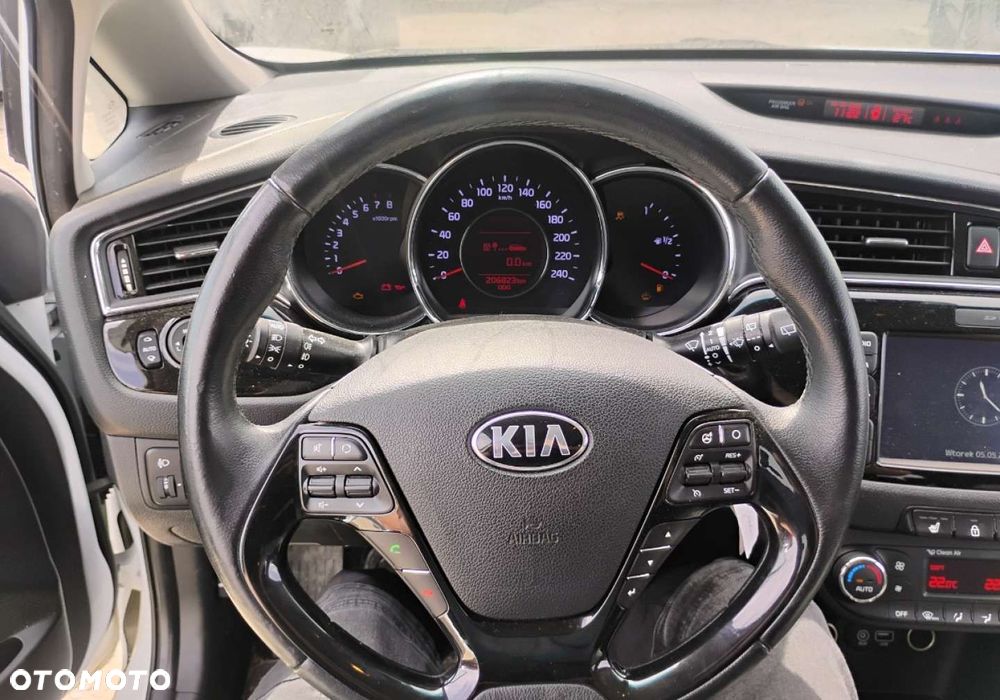 Kia Ceed - 12