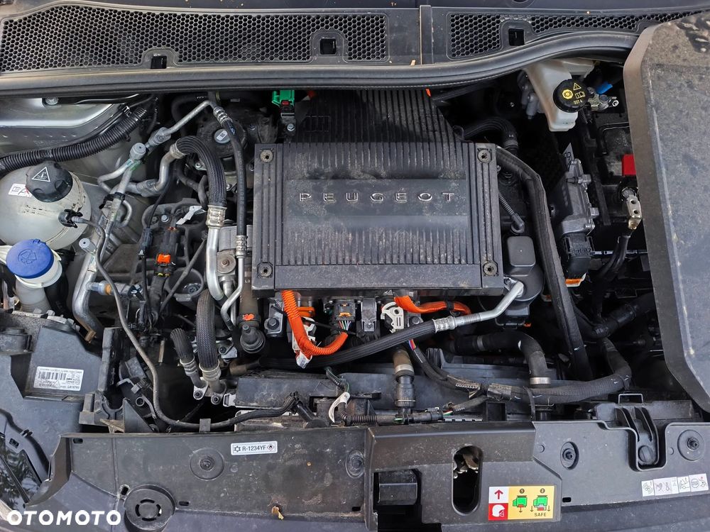 Peugeot 208 - 12