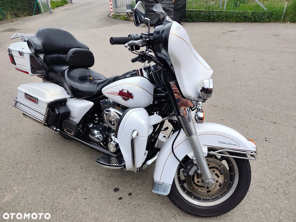 Harley-Davidson FLHTCU Ultra - 2