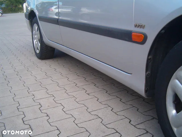 Toyota Avensis 1.8 VVT-i Terra Plus - 18