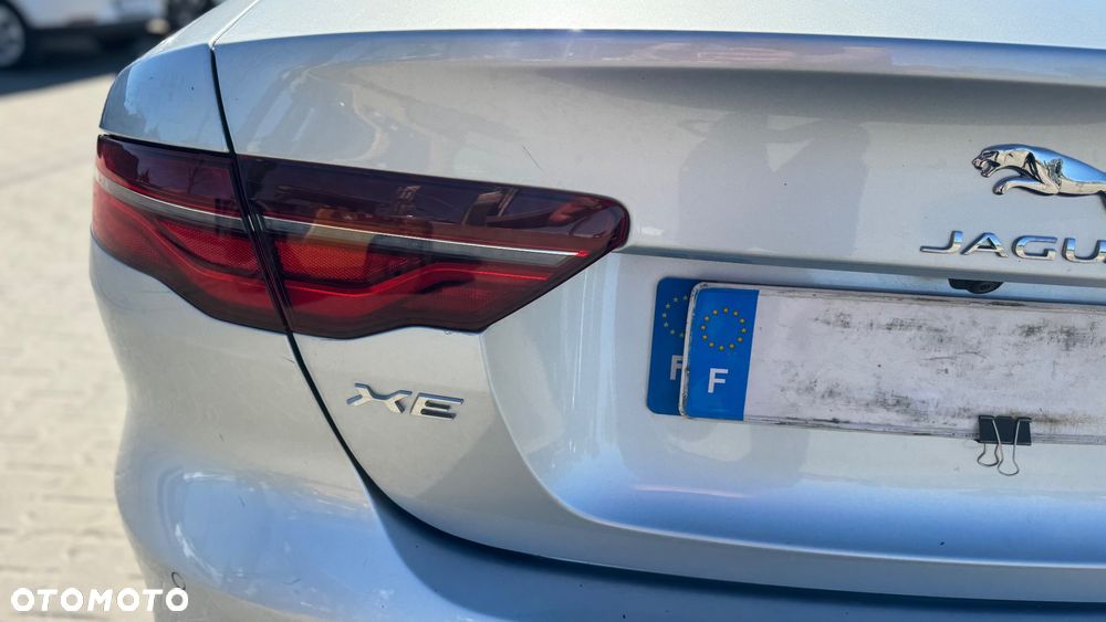 Jaguar XE 2.0 D Prestige - 7