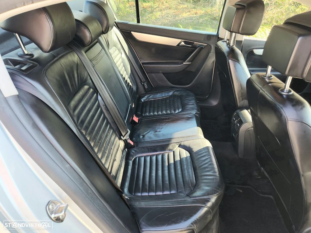 VW Passat 2.0 TDI Highline - 14