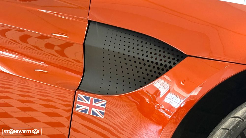 Aston Martin Vantage Coupe 4.0 Twin-Turbo V8 - 21