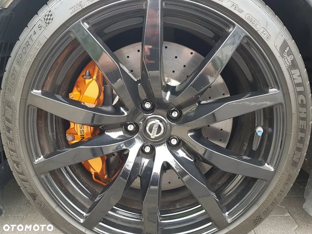 Nissan GT-R - 16