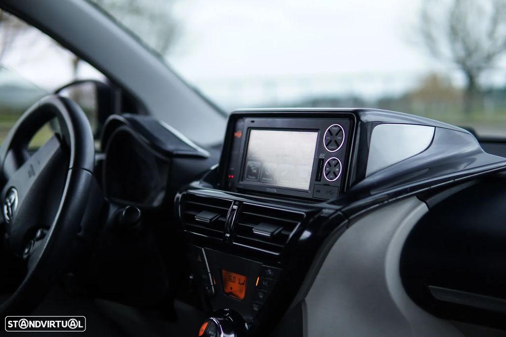 Toyota iQ 1.0 VVT-i 2 MultiDrive EP+NAVI+Bluetooth - 25