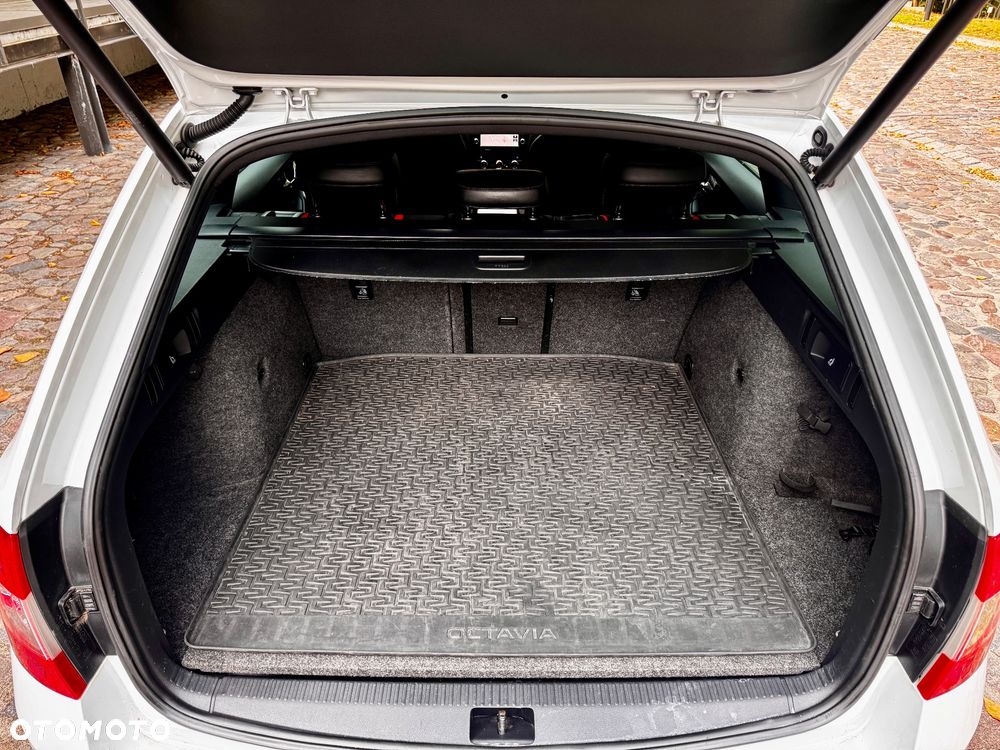 Skoda Octavia 2.0 TDI RS - 25
