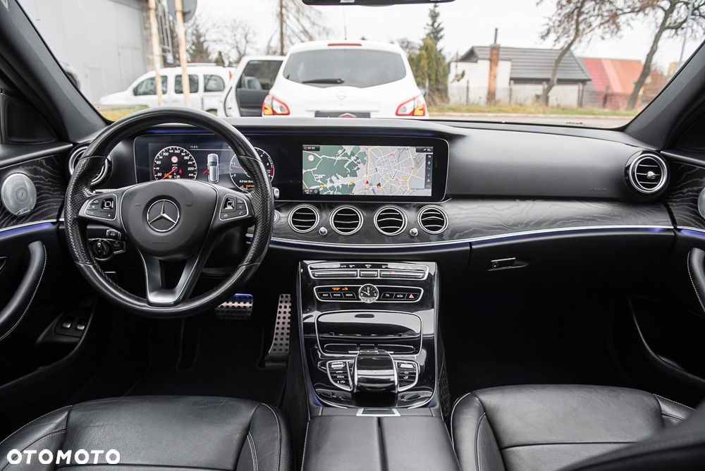 Mercedes-Benz Klasa E 220 d 4-Matic All-Terrain - 16