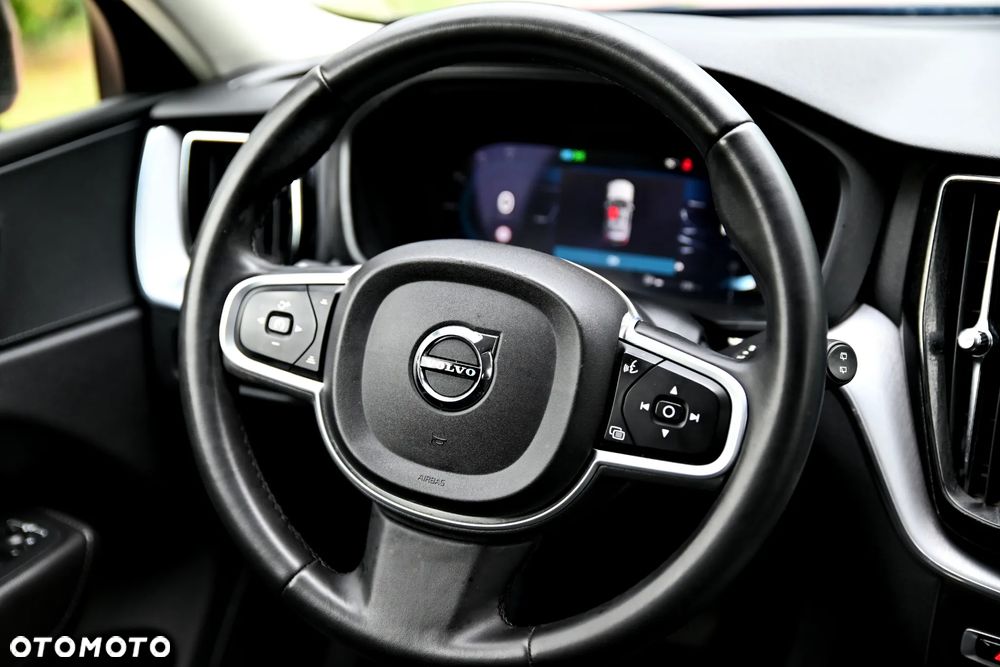 Volvo XC 60 B4 D AWD Geartronic Momentum Pro - 28