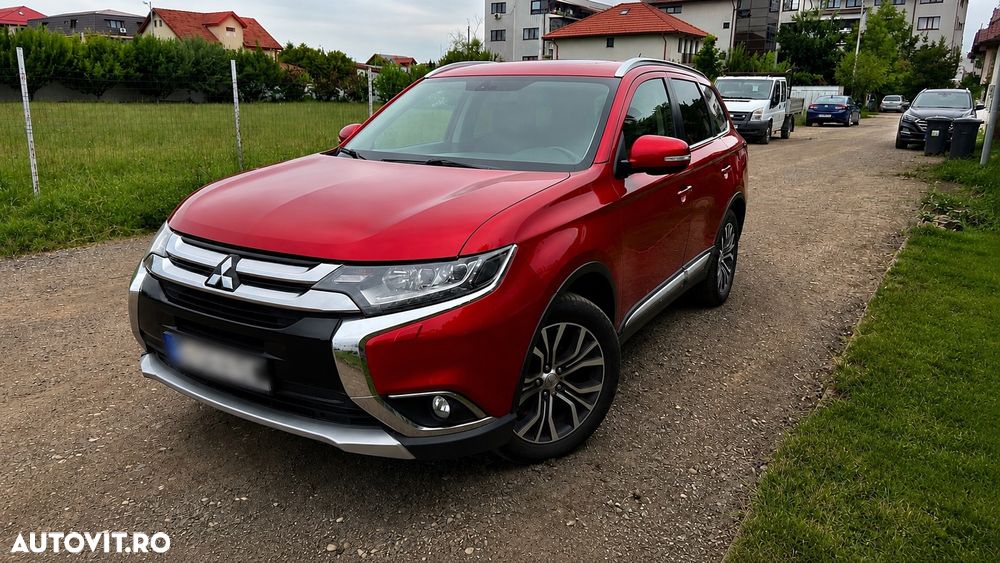 Mitsubishi Outlander - 1