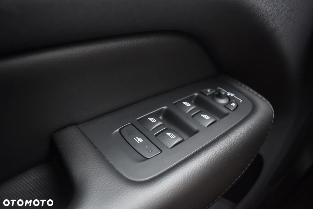 Volvo XC 60 B4 B Momentum Pro - 24
