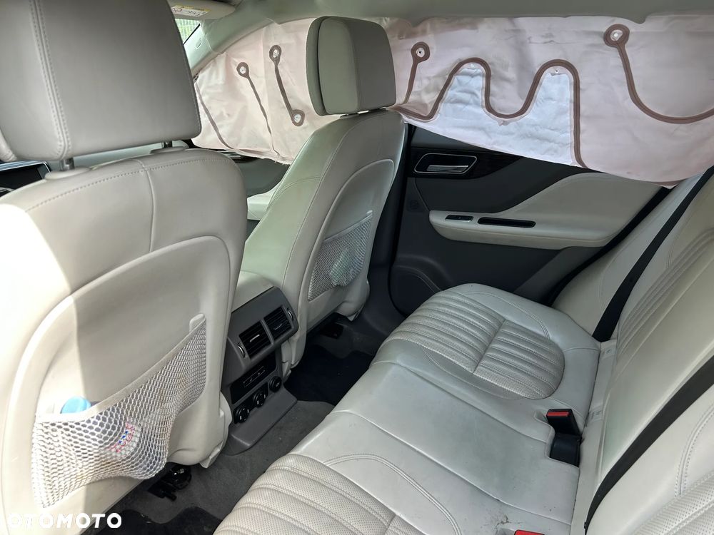 Jaguar F-Pace 20d AWD Prestige - 11