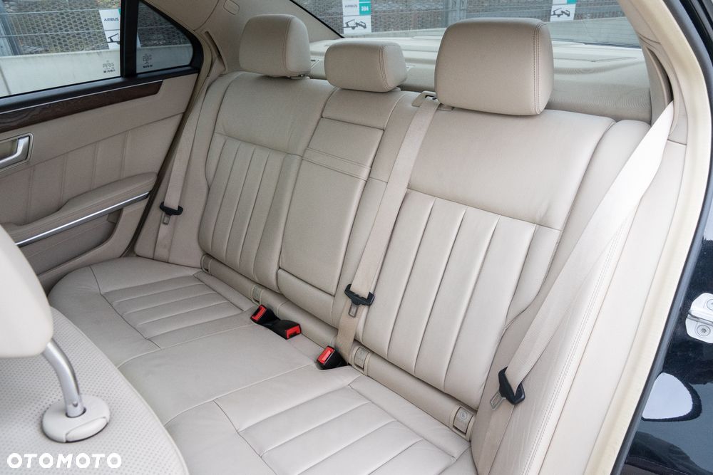 Mercedes-Benz Klasa E 250 CDI 4-Matic BlueEff Avantgarde - 19