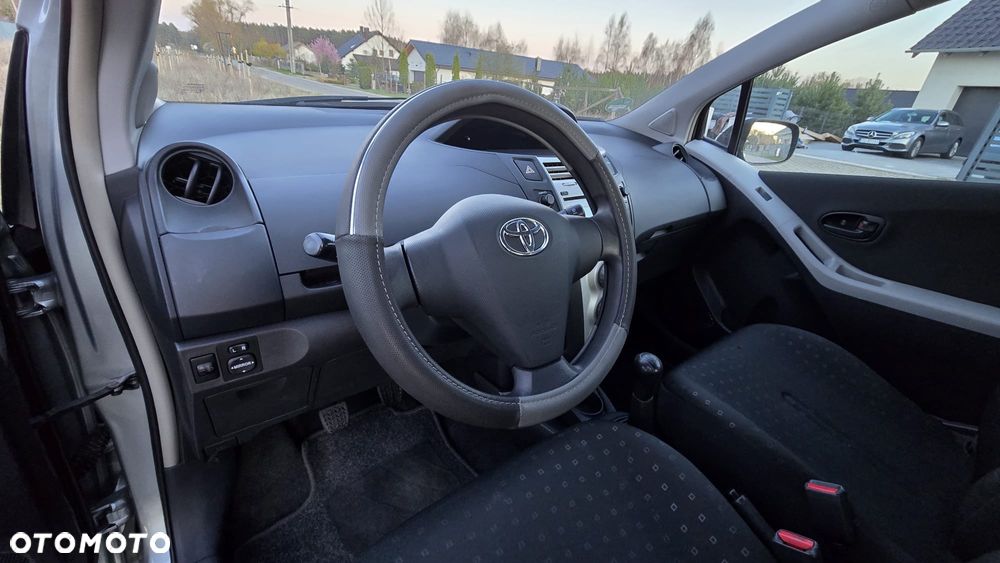 Toyota Yaris 1.0 VVT-i - 9