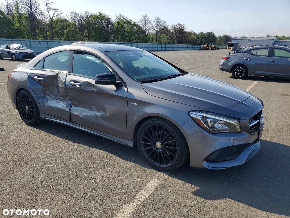 Mercedes-Benz CLA 250 4Matic 7G-DCT AMG Line - 3