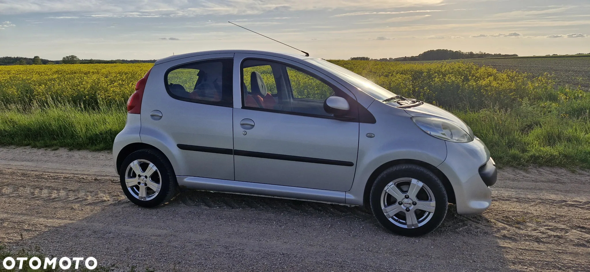 Peugeot 107 1.0 Happy - 2