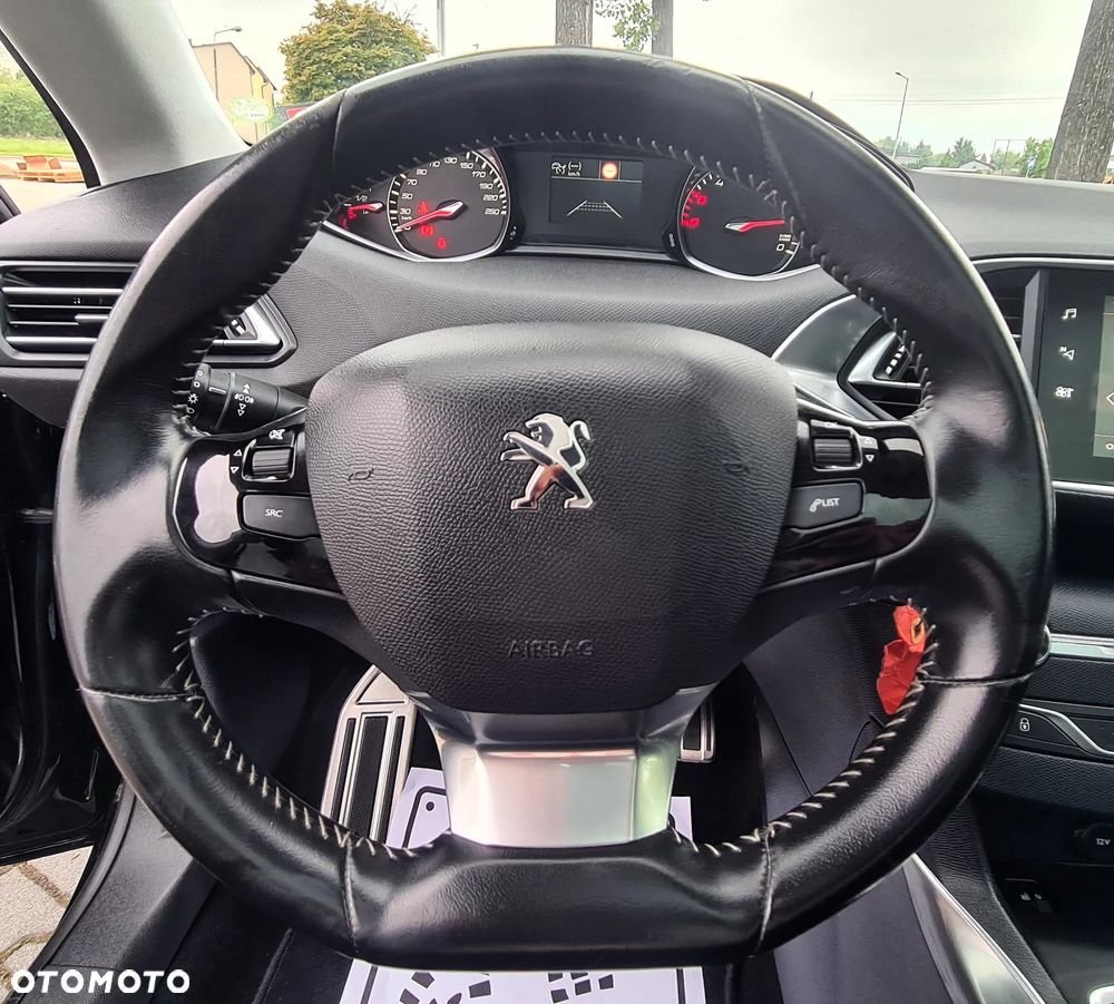 Peugeot 308 BlueHDi 130 Stop & Start Allure Business-Paket - 36