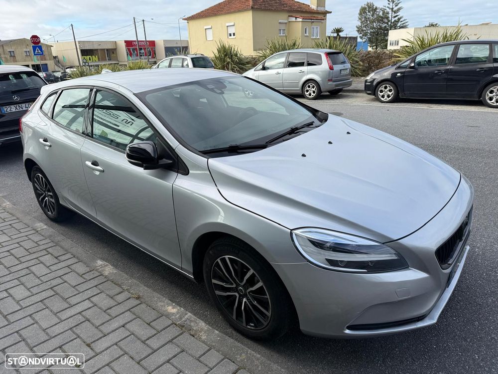 Volvo V40 2.0 D3 Momentum - 4
