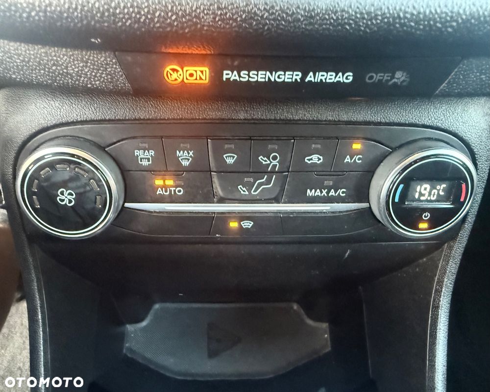 Ford Fiesta 1.0 EcoBoost S&S TITANIUM - 23