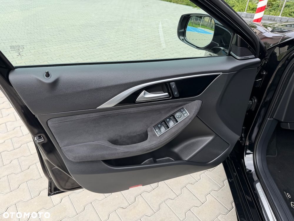 Infiniti Q30 2.0t DCT AWD Sport City Black - 23