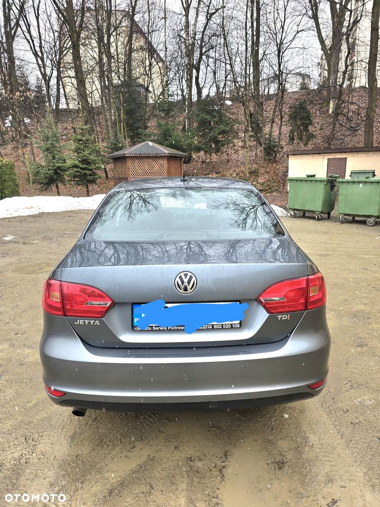 Volkswagen Jetta - 6