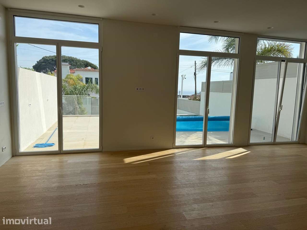 Elegante Moradia Contemporânea T4 com Piscina Privativa e Vista Mar no - Grande imagem: 5/19