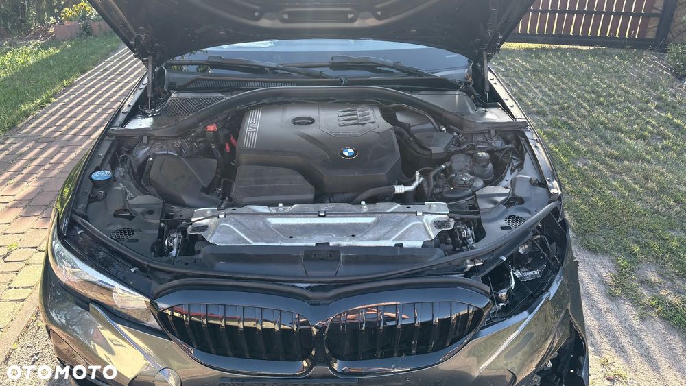 BMW Seria 3 330i M Sport - 11