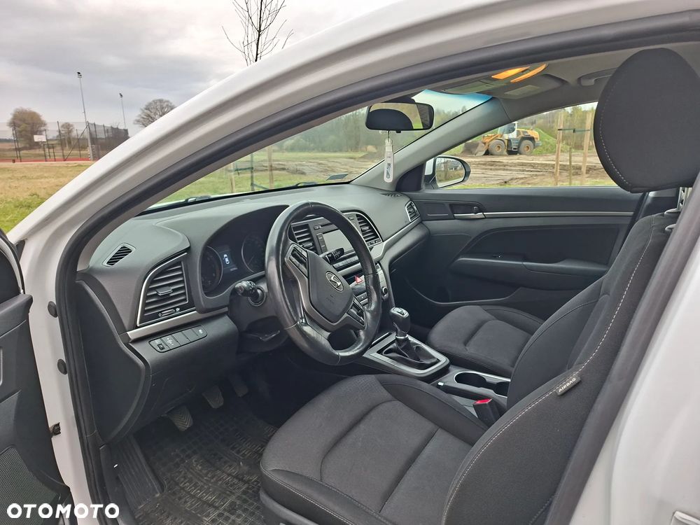Hyundai Elantra 1.6 Comfort - 3