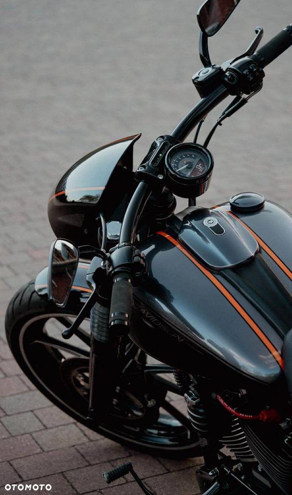 Harley-Davidson FXSB Breakout - 3