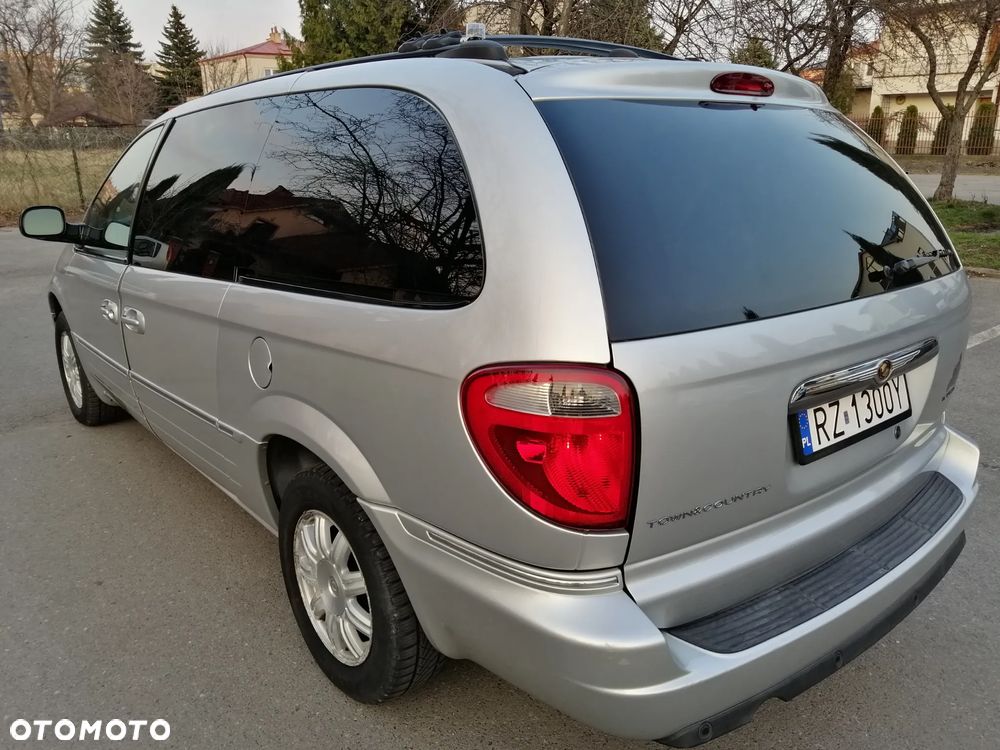 Chrysler Town & Country 3.8L LXi - 5