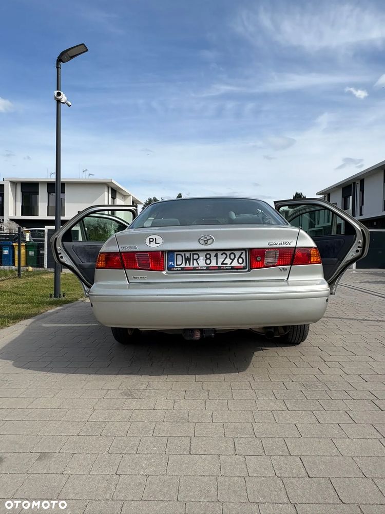 Toyota Camry - 11