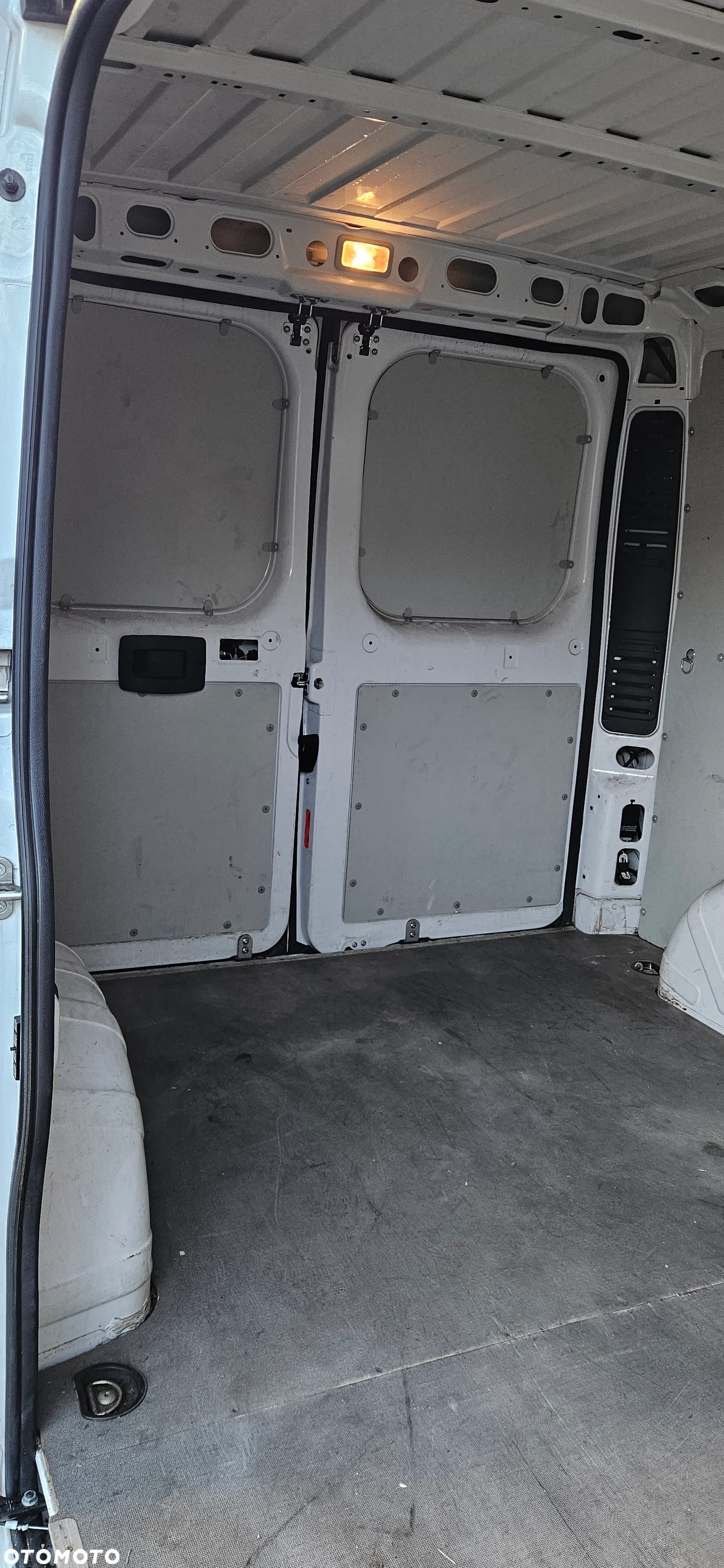 Peugeot Boxer Kombi 330 BlueHDi L1H1 - 15