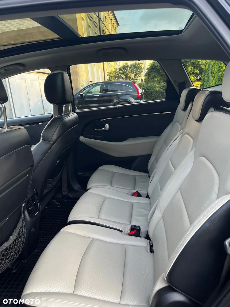 Kia Carens 1.7 CRDi L 7os - 12