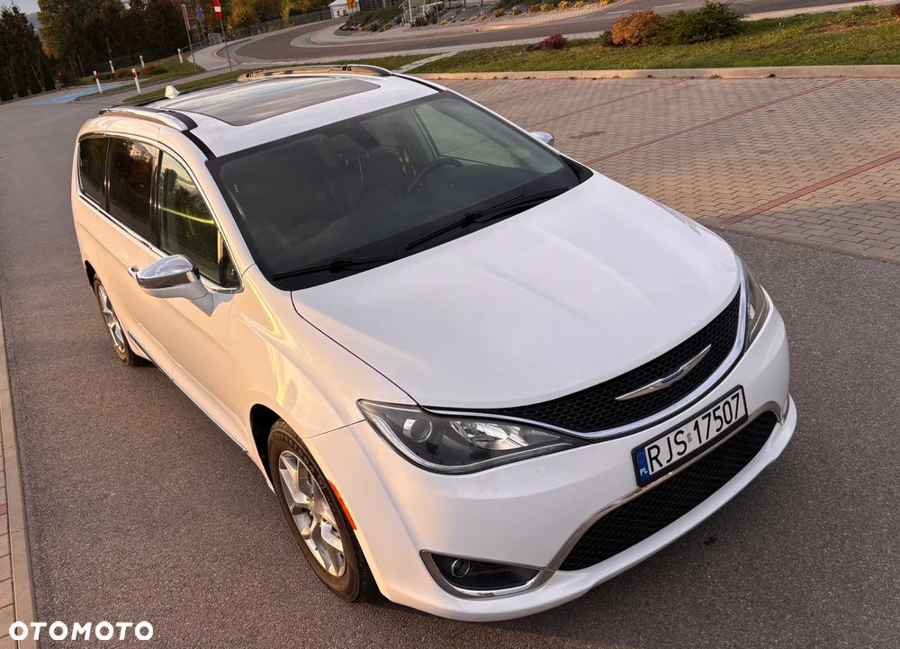 Chrysler Pacifica - 1
