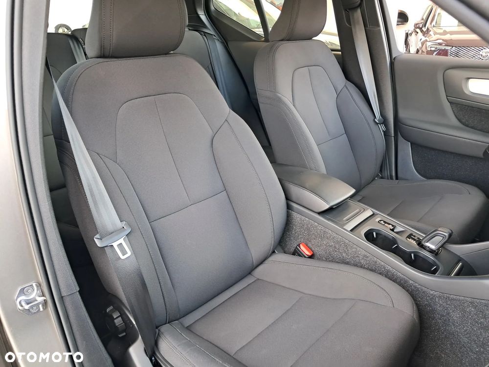 Volvo XC 40 T3 Momentum - 19