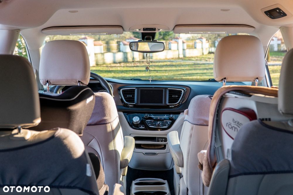 Chrysler Pacifica - 11