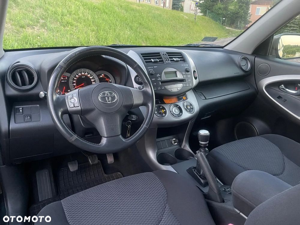 Toyota RAV4 - 11
