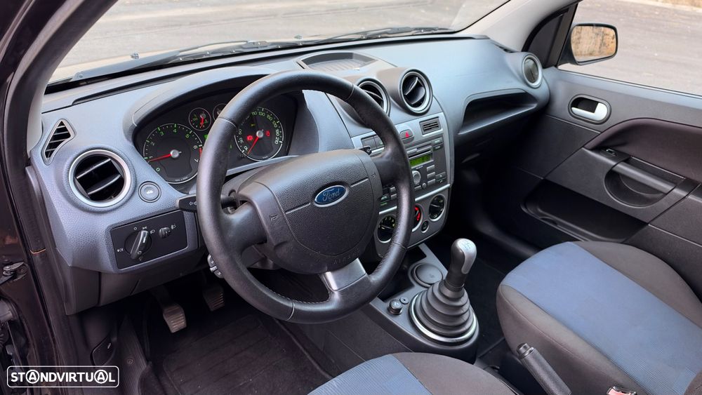 Ford Fiesta 1.25 Ghia - 18
