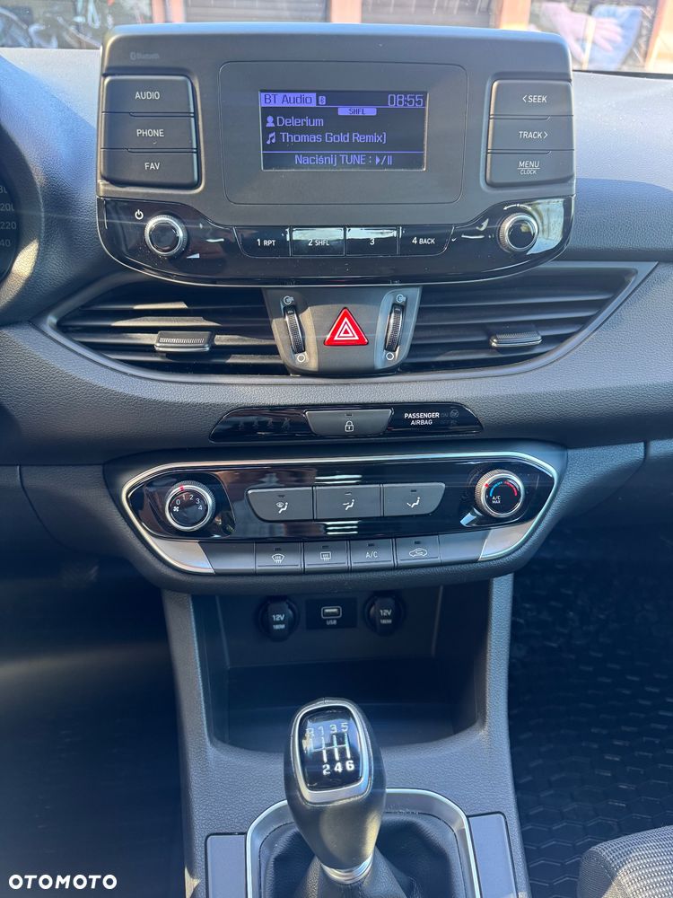 Hyundai i30 1.5 DPI Classic + - 12