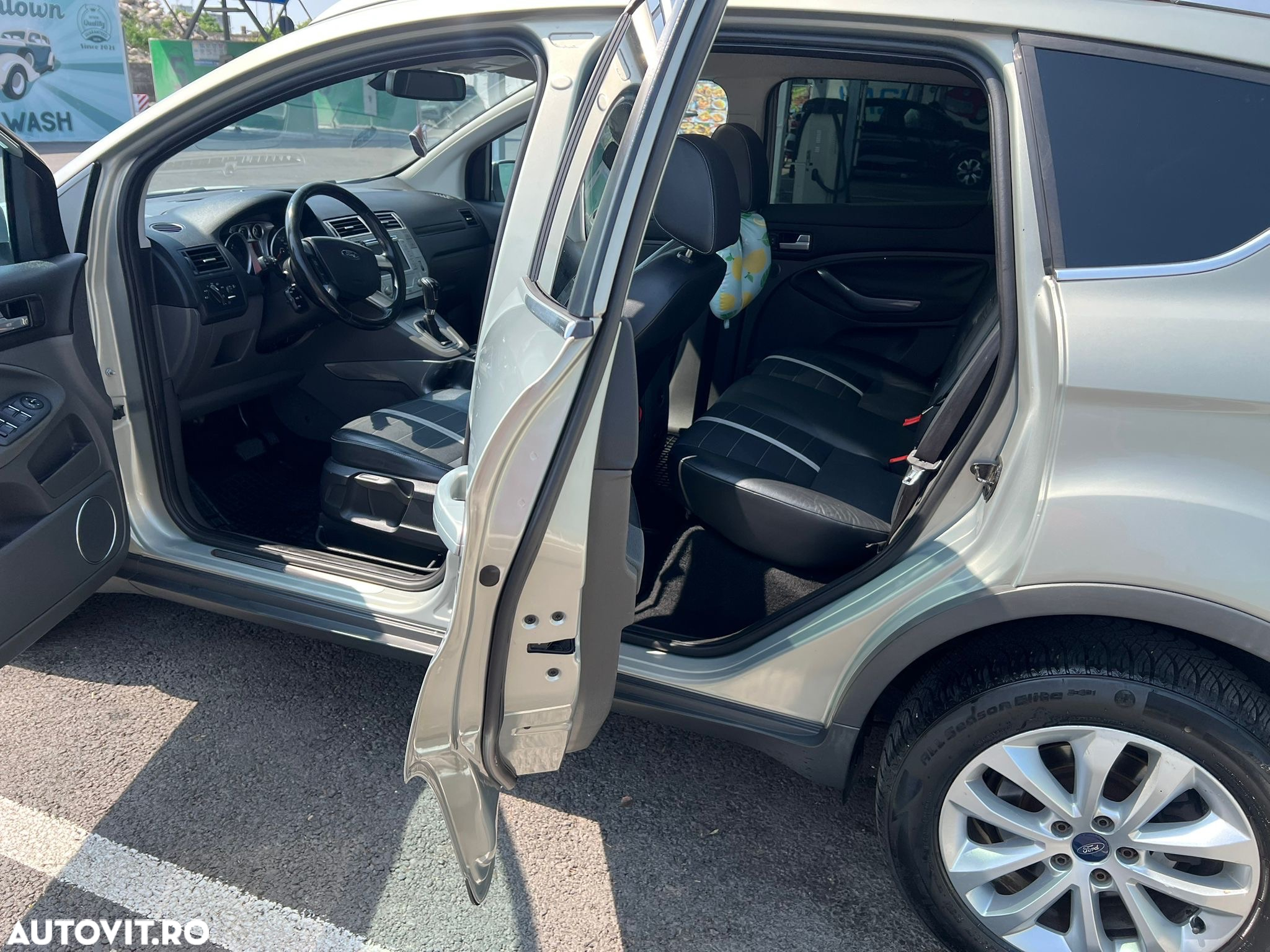 Ford Kuga - 8