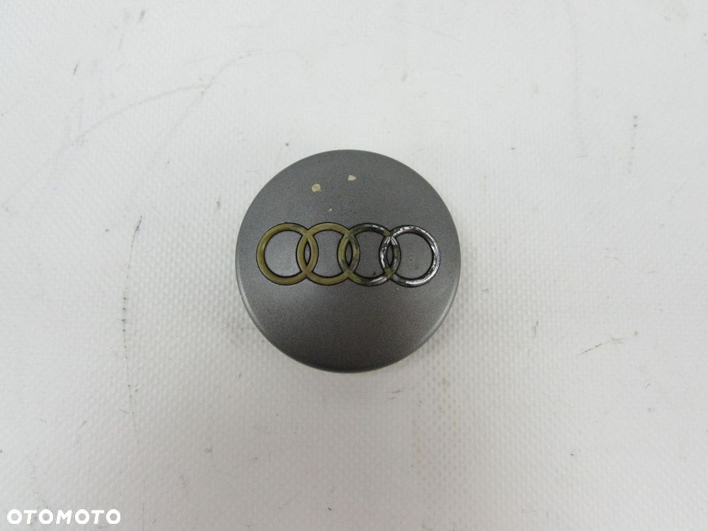 AUDI A3 A4 A6 DEKIELEK FELG  ALUMINIOWYCH 4B0601170 - 1