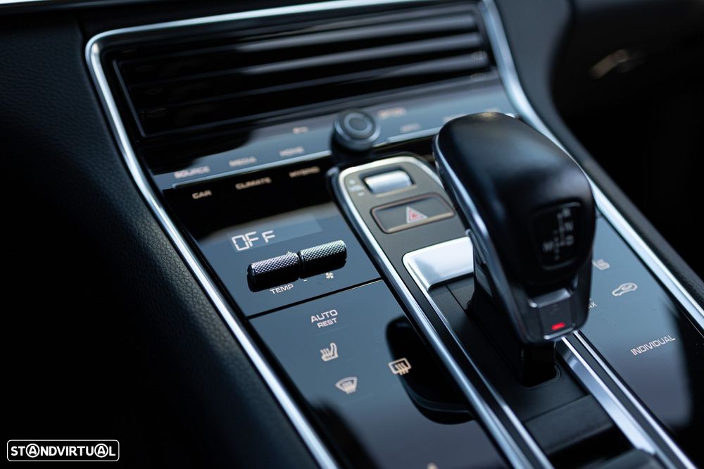 Porsche Panamera Sport Turismo 4 E-Hybrid - 20