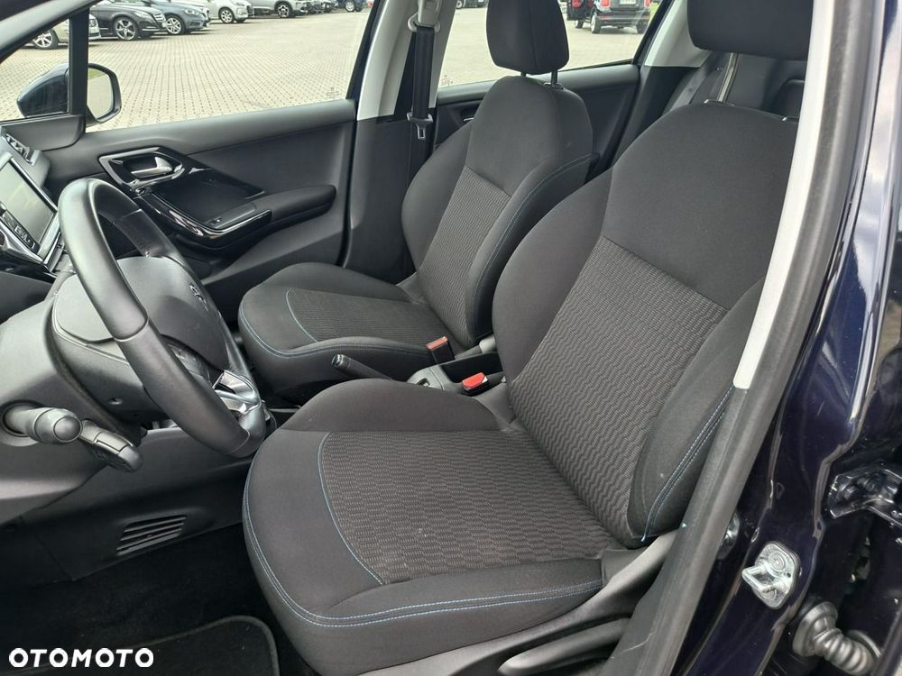 Peugeot 208 - 9