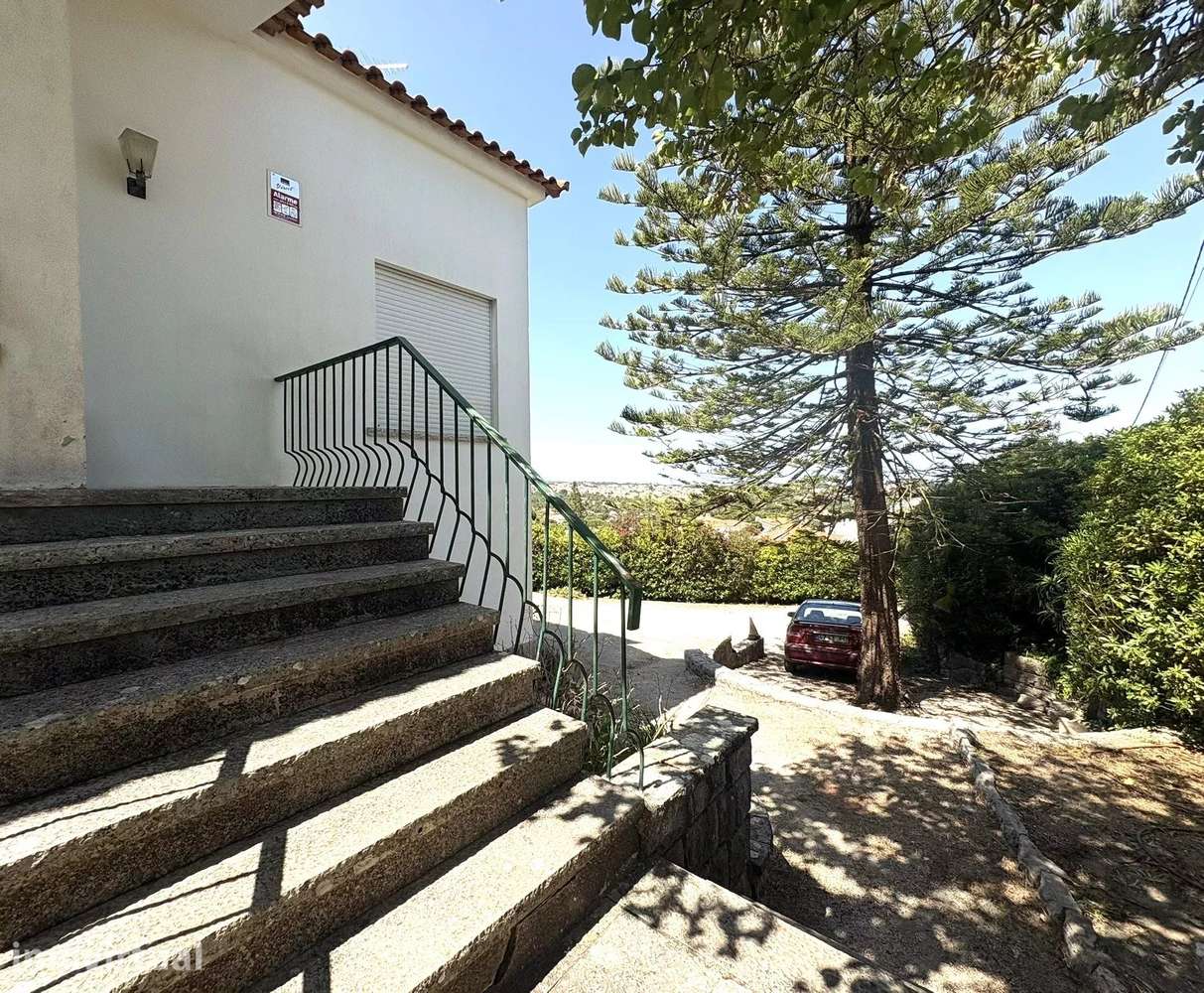 Sesimbra, moradia com óptimas áreas e jardim - Grande imagem: 5/60