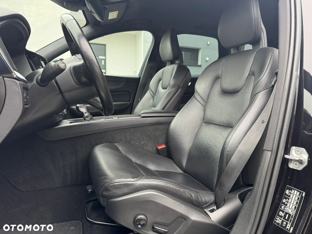 Volvo XC 60 D4 AWD Geartronic RDesign - 17