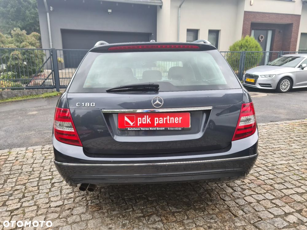Mercedes-Benz Klasa C 180 CGI BlueEff Elegance - 23