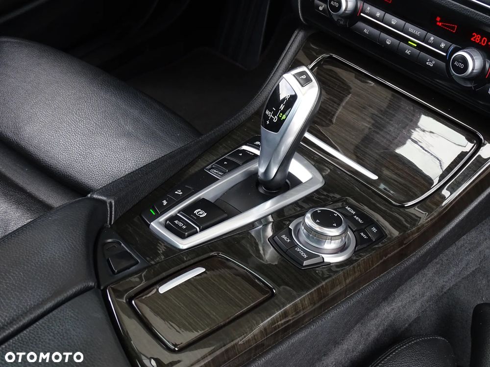 BMW Seria 5 530d xDrive Sport-Aut Luxury Line - 11
