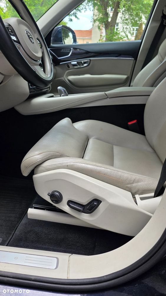 Volvo XC 90 - 8