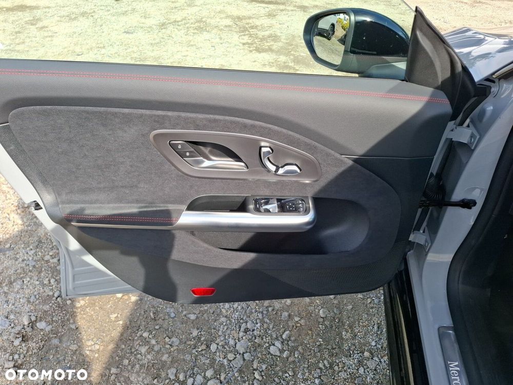 Mercedes-Benz CLA 200 mHEV 8G-DCT - 17